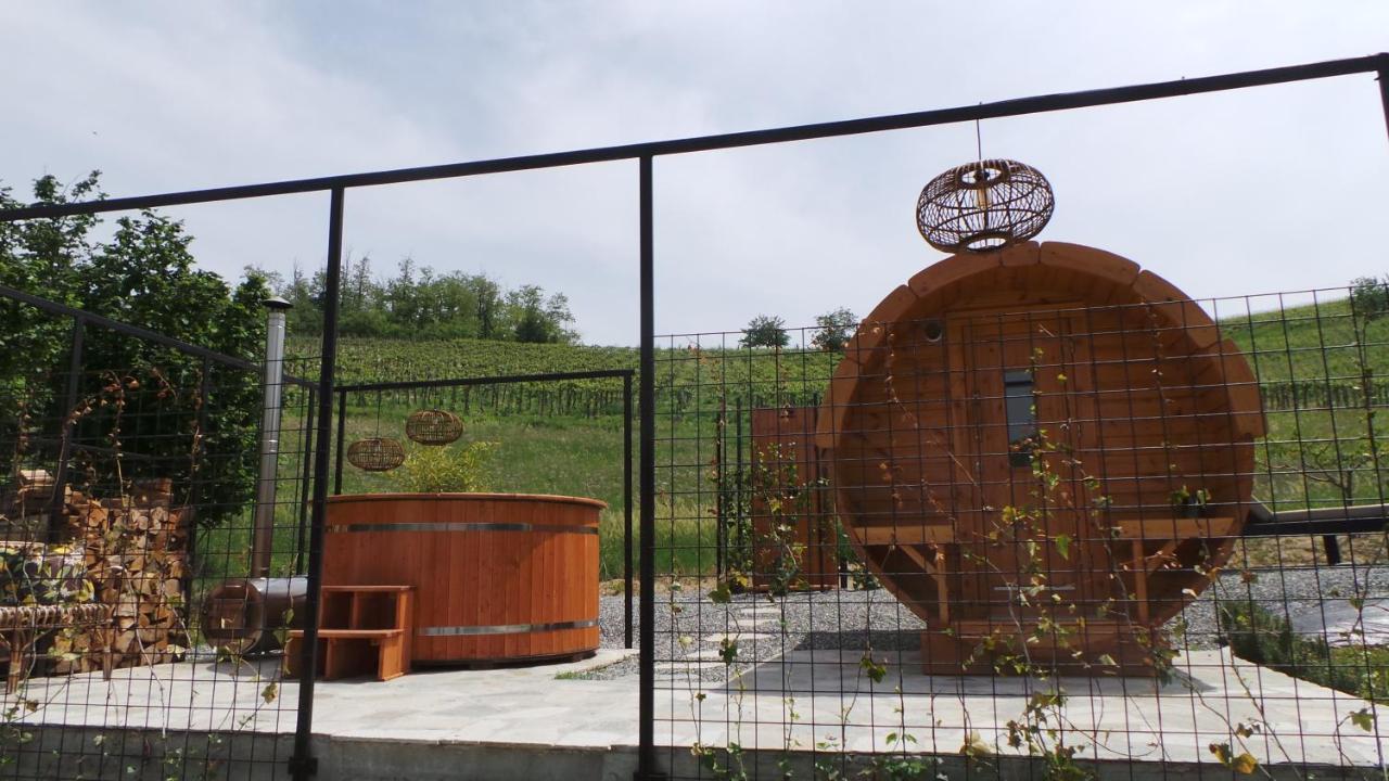 Sotto La Vigna Charm Stay Adults Only Vacation Suite Montegrosso d'Asti Екстер'єр фото